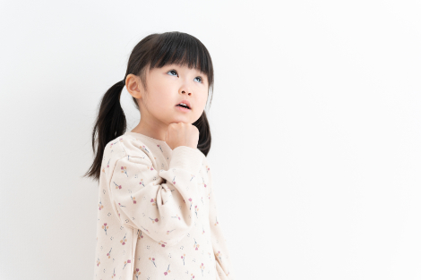 何歳から虫歯治療を受けられるか考える子ども